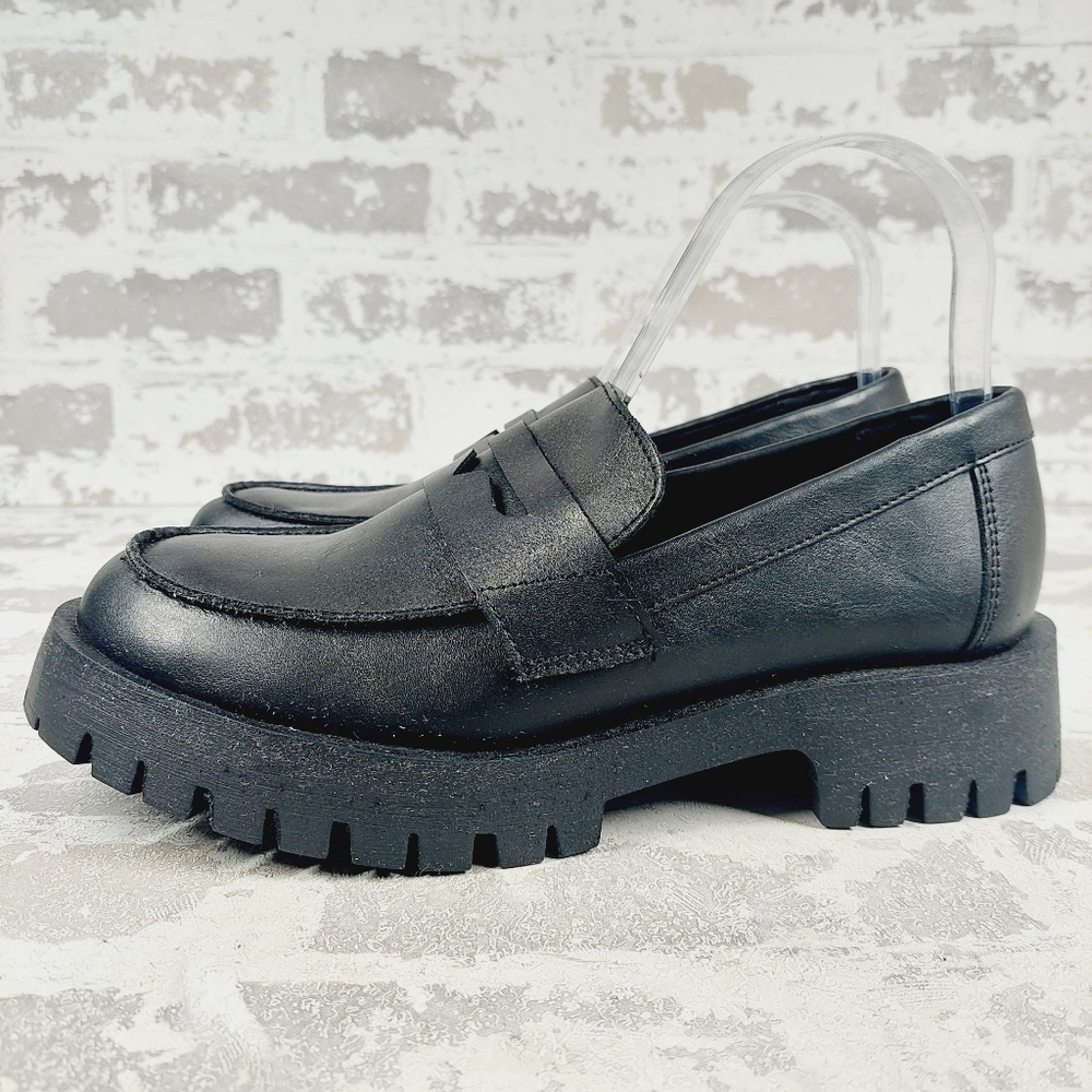 New Steve Madden  Lyris Black Faux Leather Slip On Loafer D158